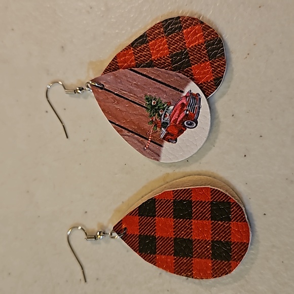 Vintage red truck buffalo plaid earrings - Picture 2 of 4